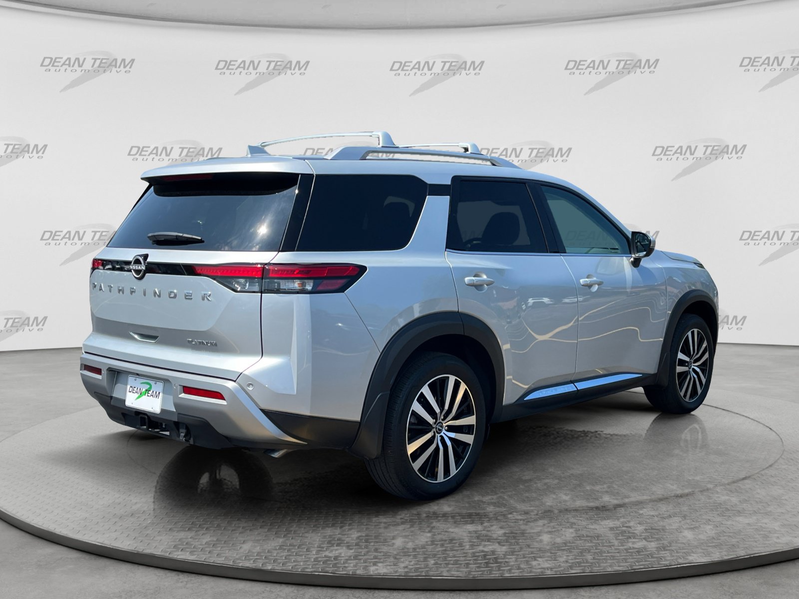 Used 2025 Nissan Pathfinder Platinum w/ Cargo Package FWD image 7