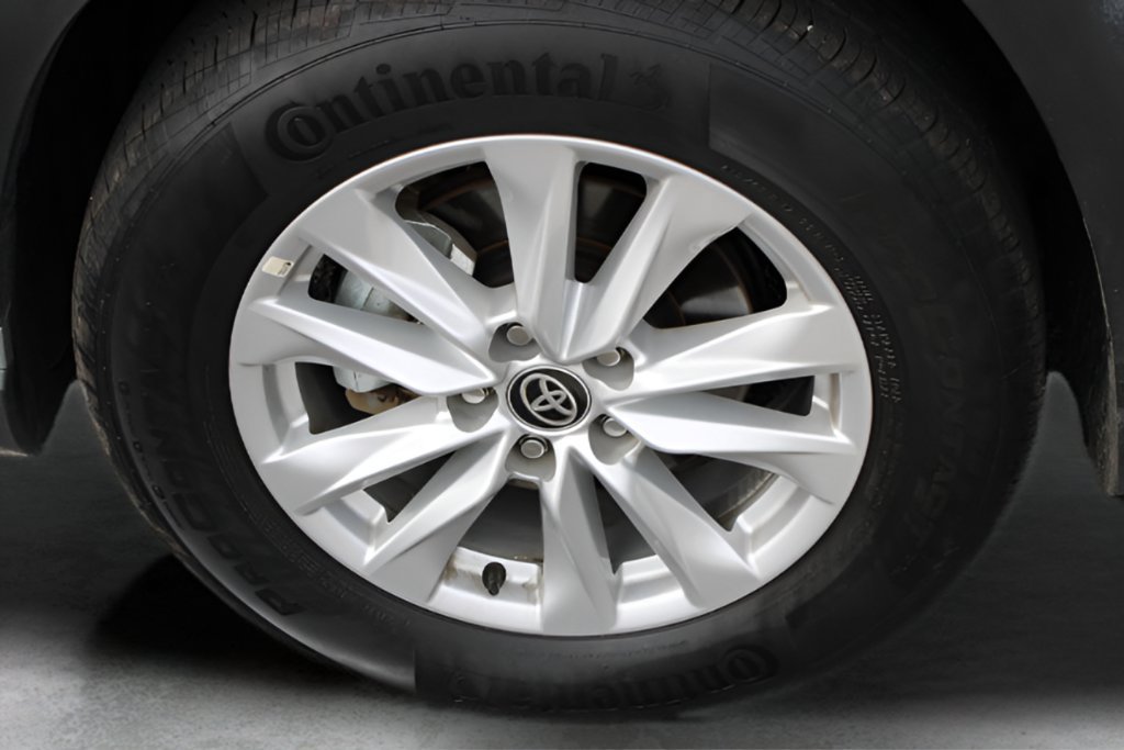 Certified 2026 Toyota Corolla Cross LE AWD/4WD image 3