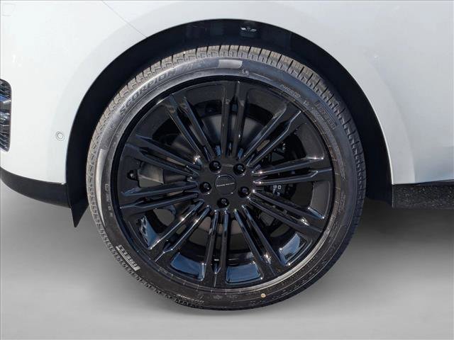 New 2026 Land Rover Range Rover Long Wheelbase SE image 10