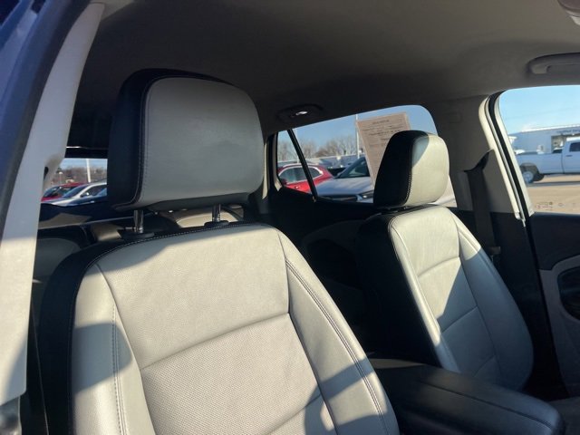 Used 2024 GMC Terrain SLT image 58