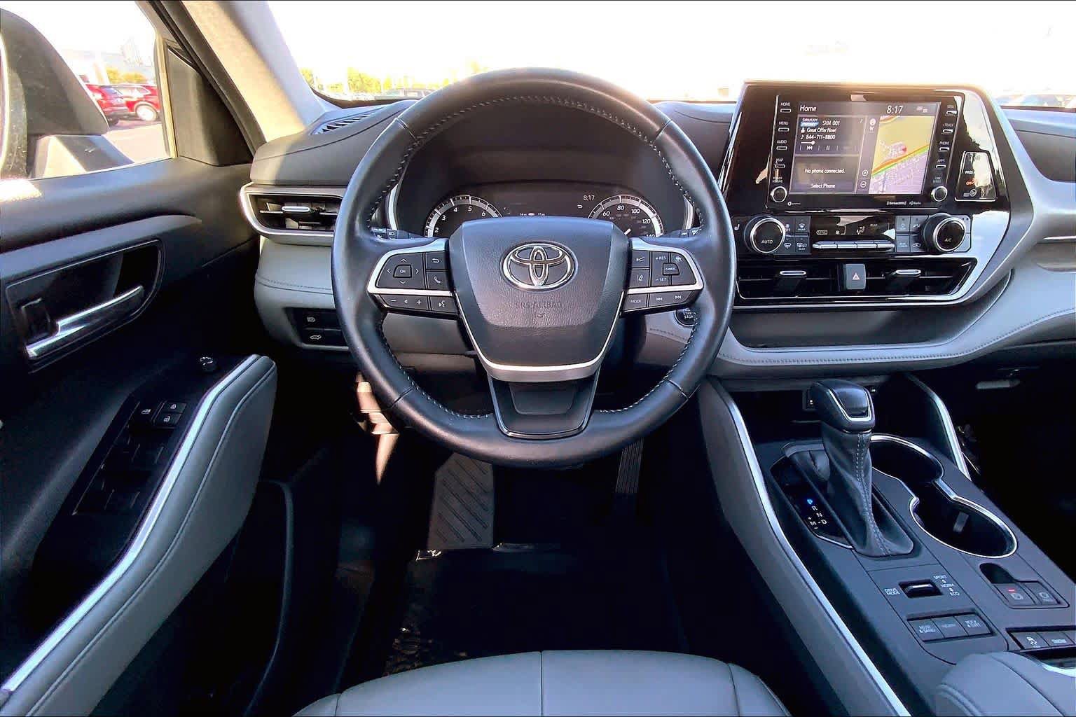 Used 2022 Toyota Highlander XLE AWD/4WD image 5