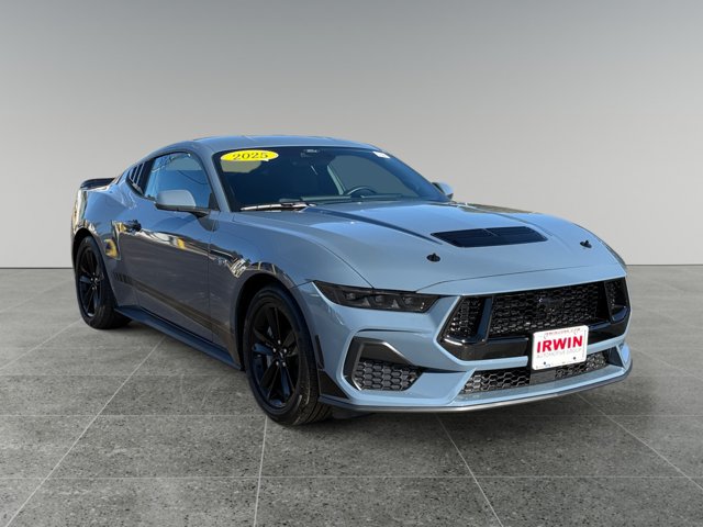 Used 2025 Ford Mustang GT RWD image 7