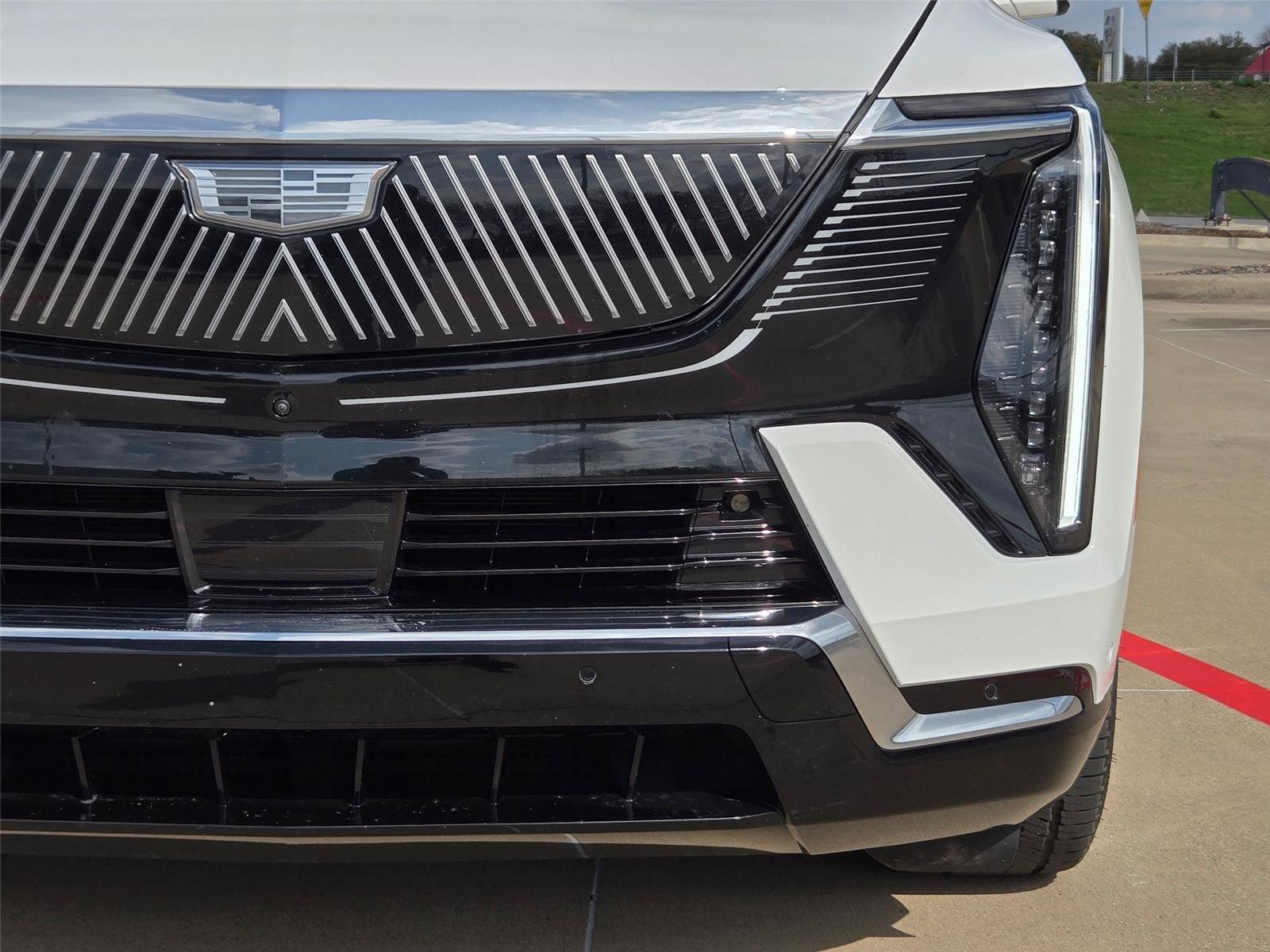 Certified 2025 Cadillac Escalade IQ Luxury 2 w/ LPO, Premium Carpet Package AWD/4WD image 6