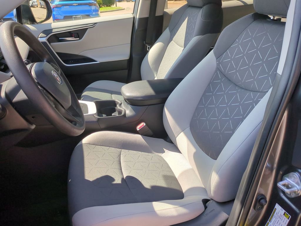 Used 2021 Toyota RAV4 XLE image 12