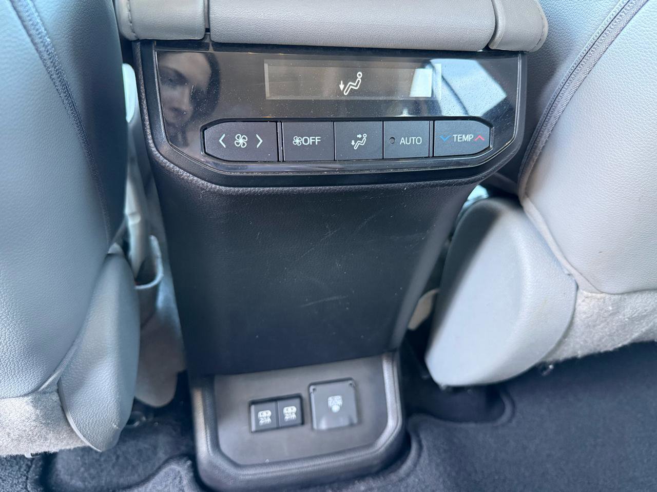 Used 2021 Toyota Highlander Limited FWD image 13