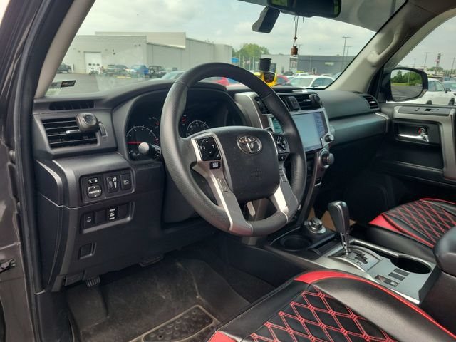 Used 2020 Toyota 4Runner SR5 AWD/4WD image 18