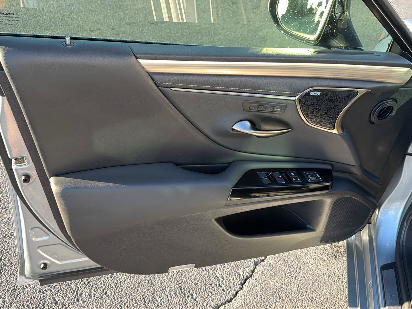 Certified 2022 Lexus ES 350 F Sport w/ Accessory Package 2 FWD image 16