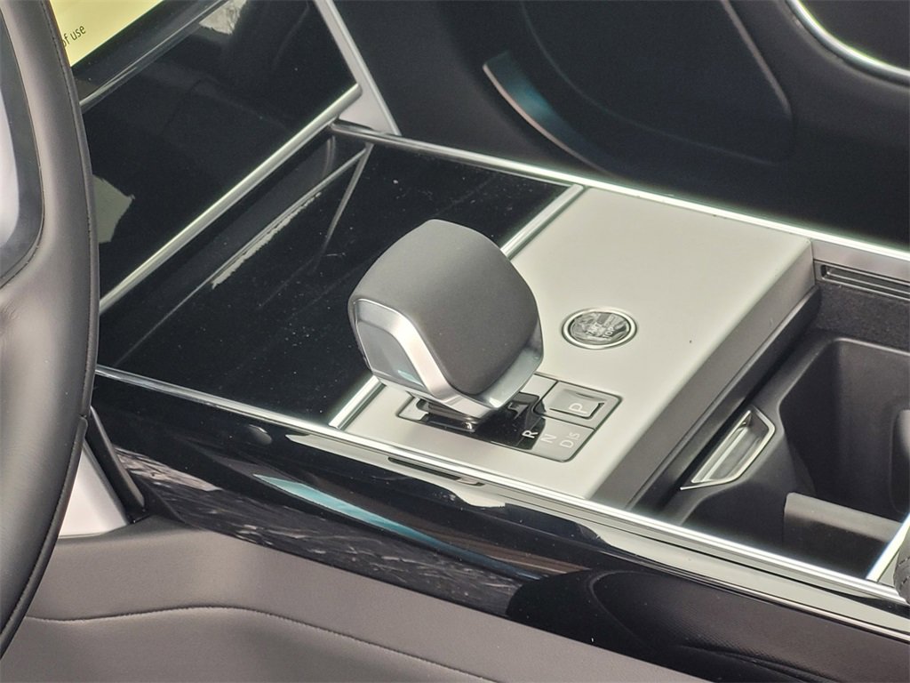 New 2025 Land Rover Range Rover SE image 15