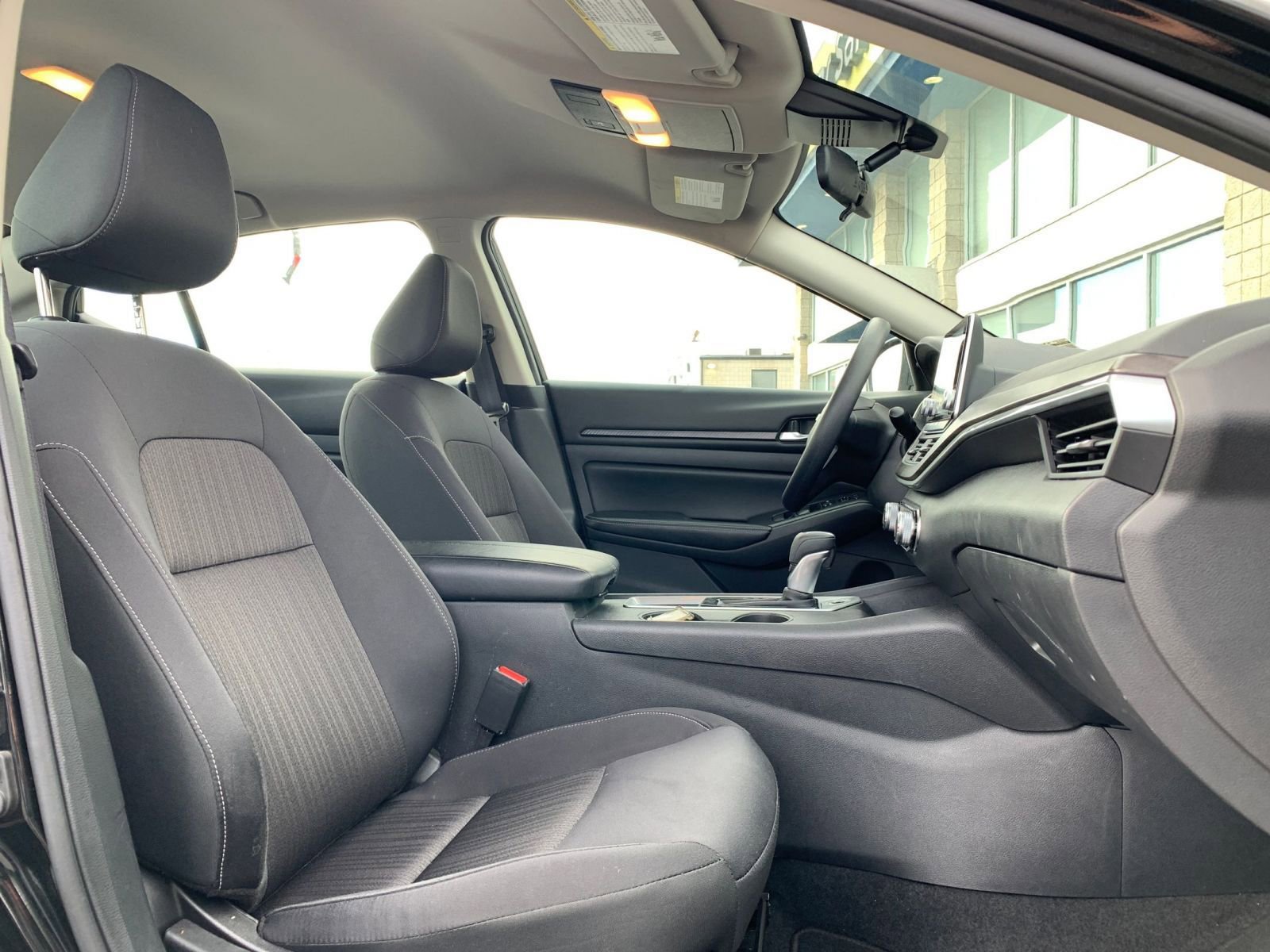 Used 2025 Nissan Altima 2.5 SV image 37