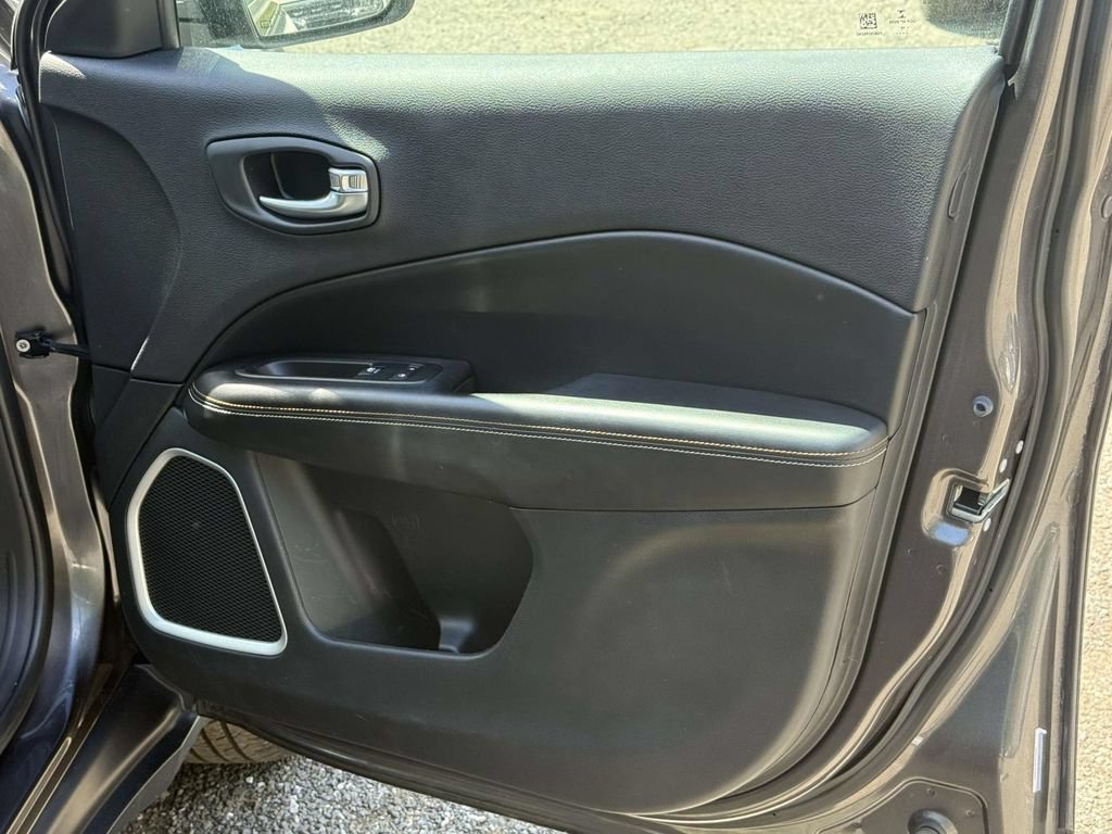 Used 2019 Jeep Compass Latitude AWD/4WD image 6