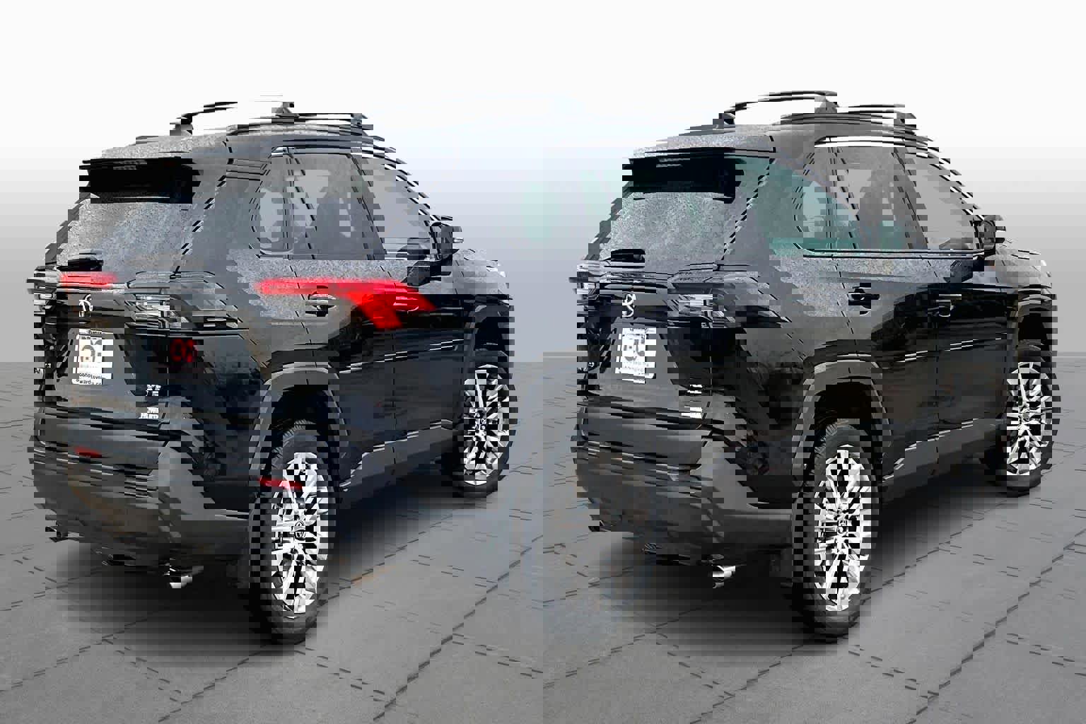 Used 2021 Toyota RAV4 XLE Premium image 13