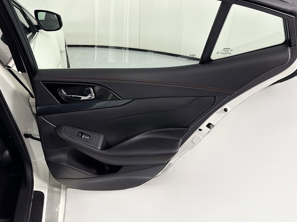 Used 2022 Nissan Maxima SR w/ Sport Mat Group FWD image 27