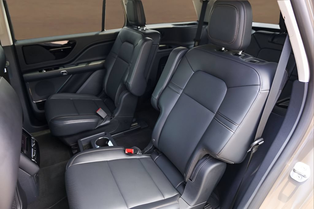 Used 2025 Lincoln Aviator 2WD image 23