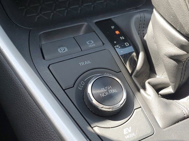 Used 2025 Toyota RAV4 XLE image 30