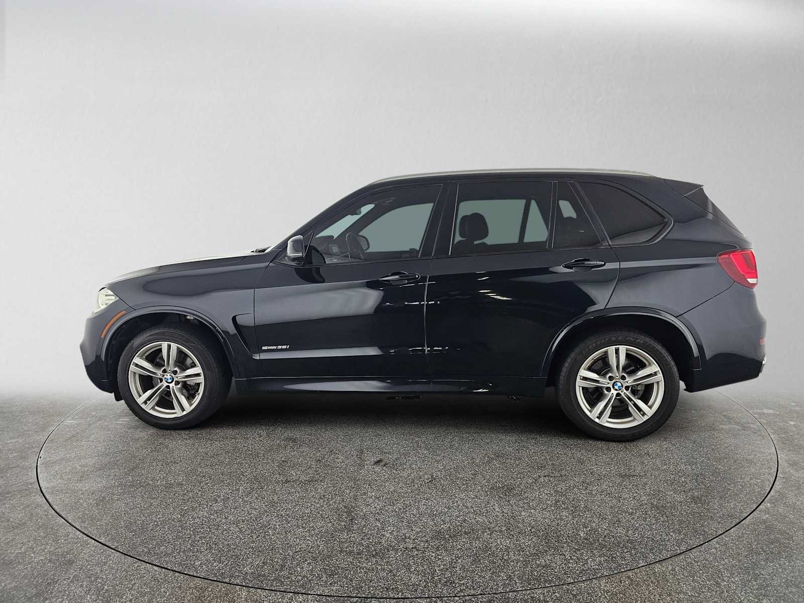 Used 2017 BMW X5 sDrive35i w/ M Sport Package RWD image 2