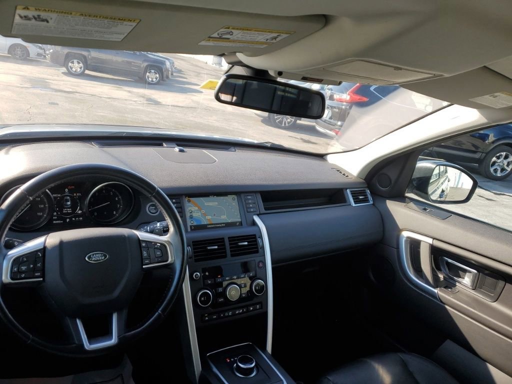 Used 2017 Land Rover Discovery Sport SE image 27