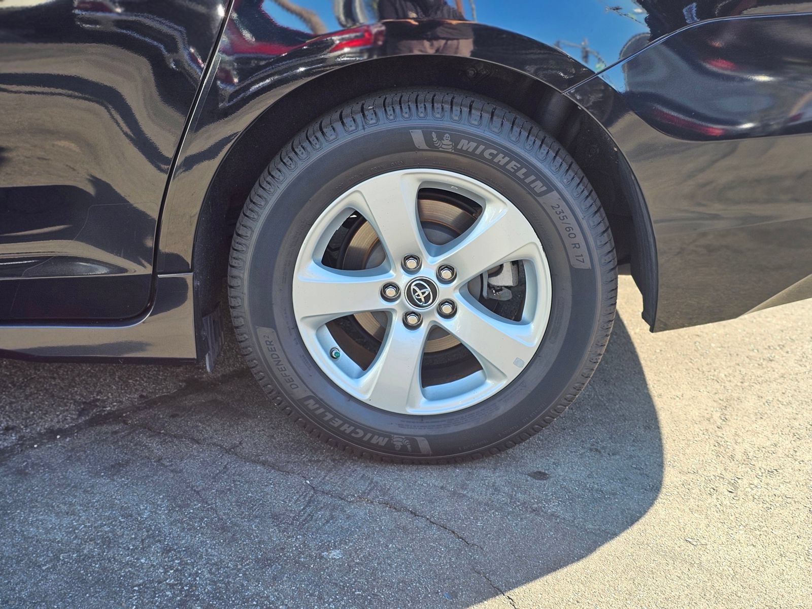 Used 2018 Toyota Sienna LE w/ Carpet Mat Package FWD image 9