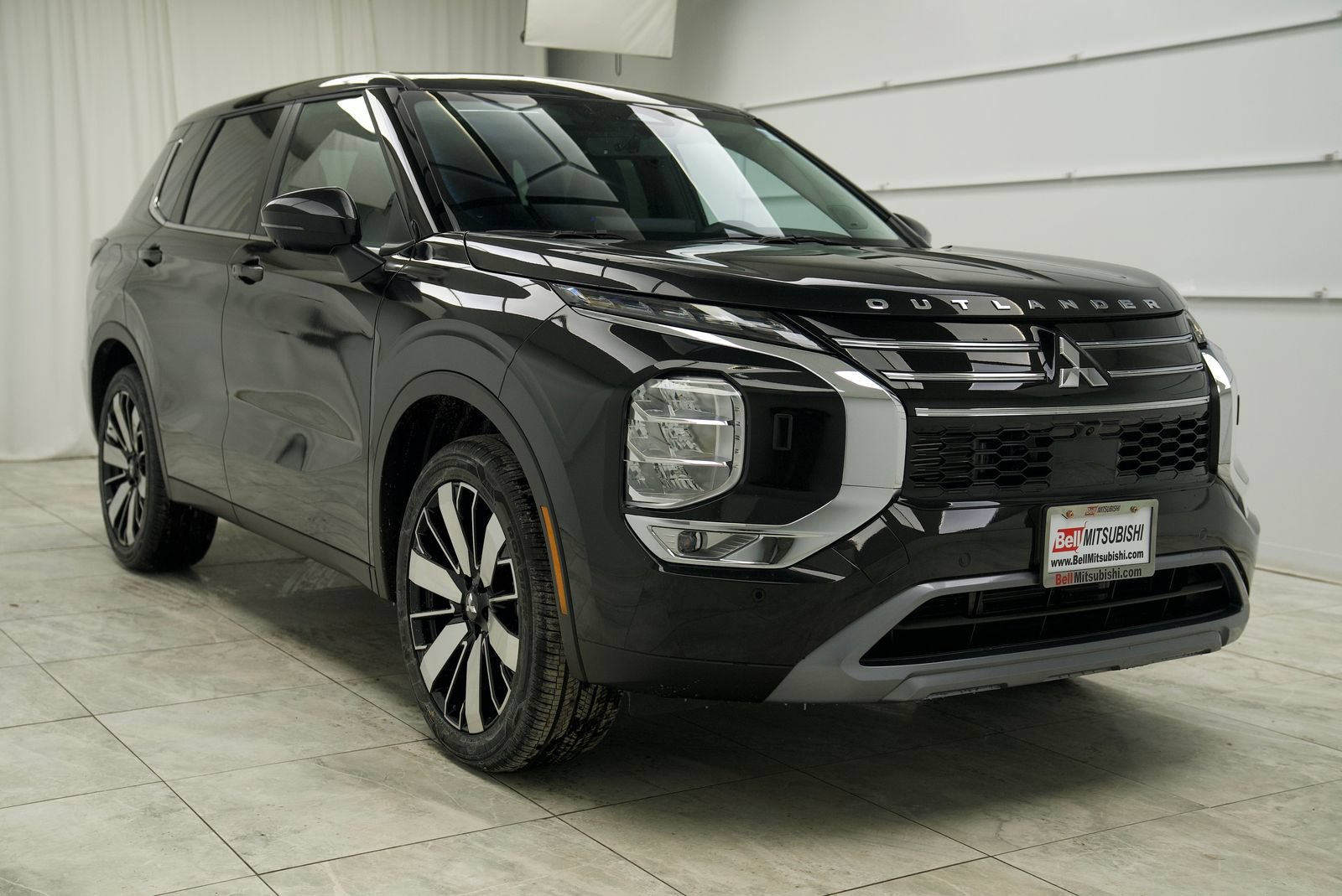Used 2025 Mitsubishi Outlander SE AWD/4WD image 4
