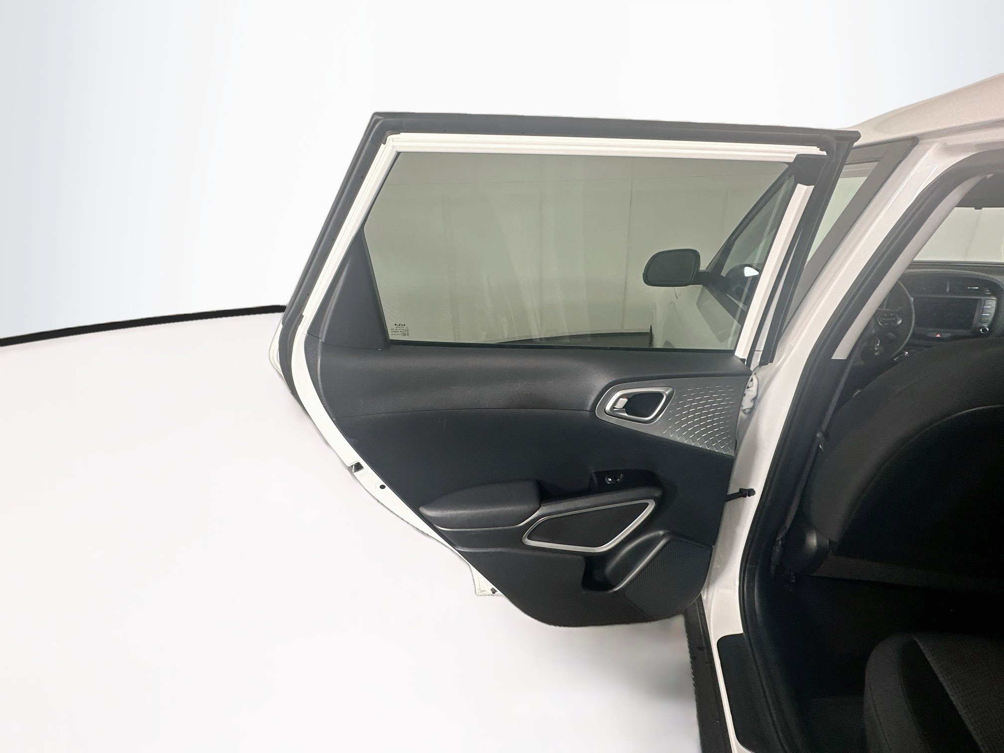 Used 2025 Kia Soul LX w/ LX Technology Package FWD image 25
