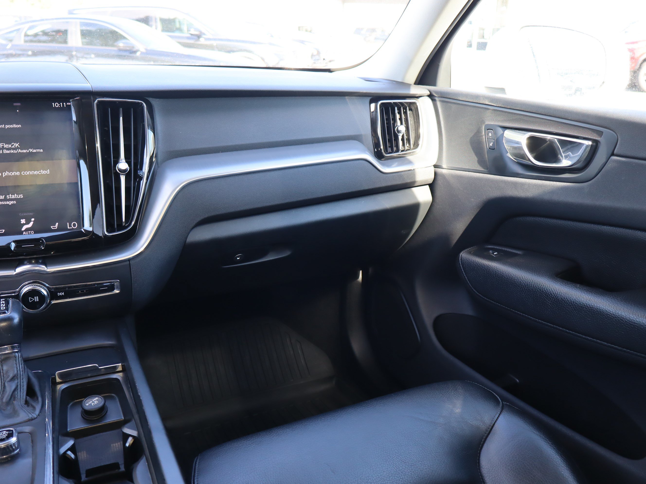 Used 2018 Volvo XC60 T6 Momentum w/ Vision Package AWD/4WD image 13