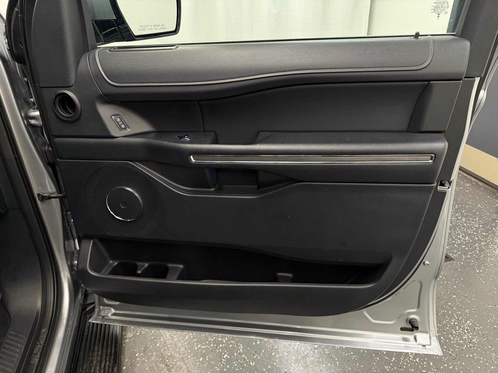 Used 2024 Ford Expedition XLT image 7