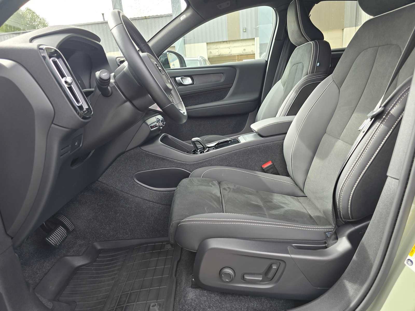 Certified 2023 Volvo C40 P8 Recharge Ultimate w/ Protection Package Premier AWD/4WD image 20