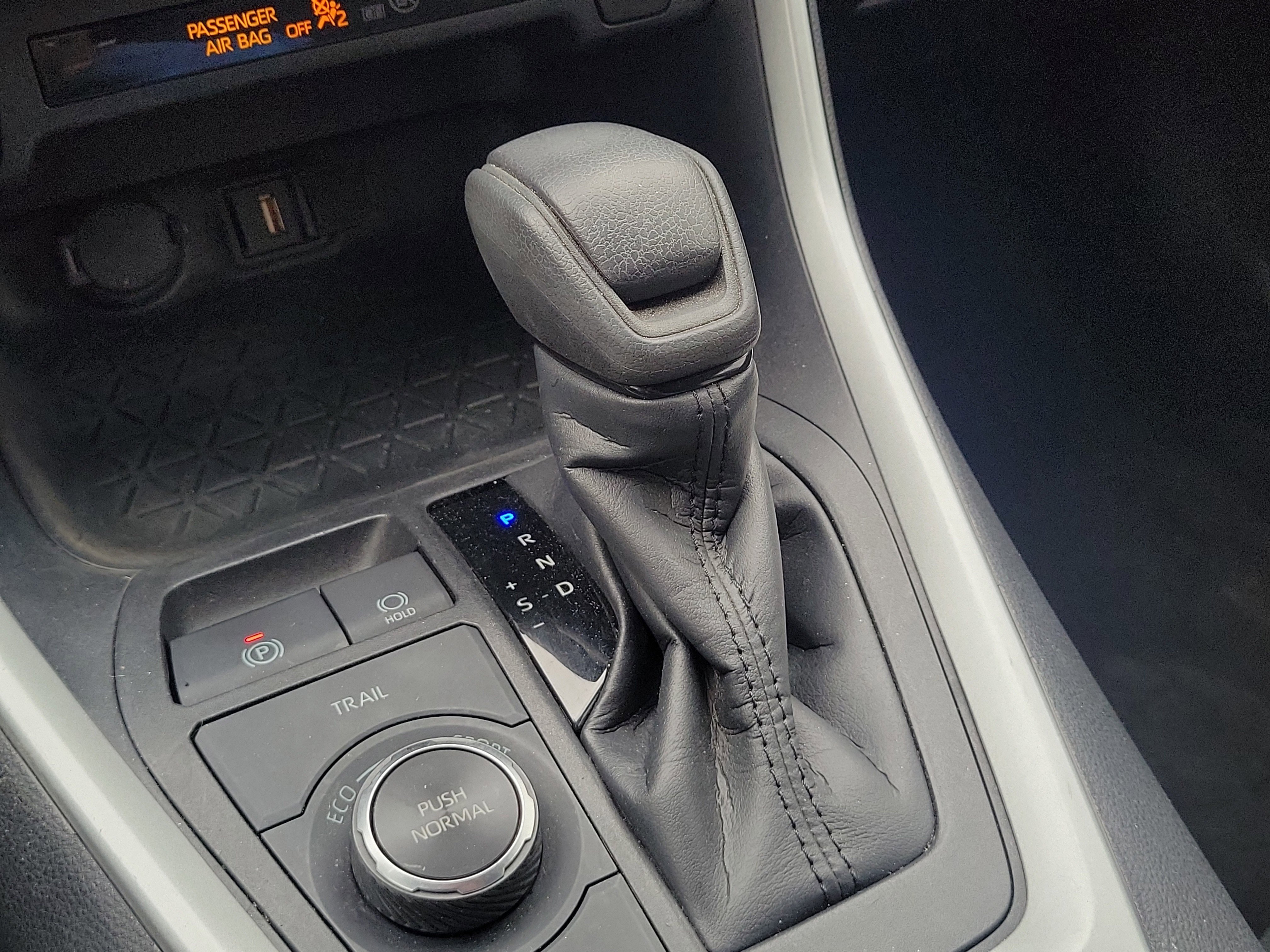 Used 2021 Toyota RAV4 LE image 32