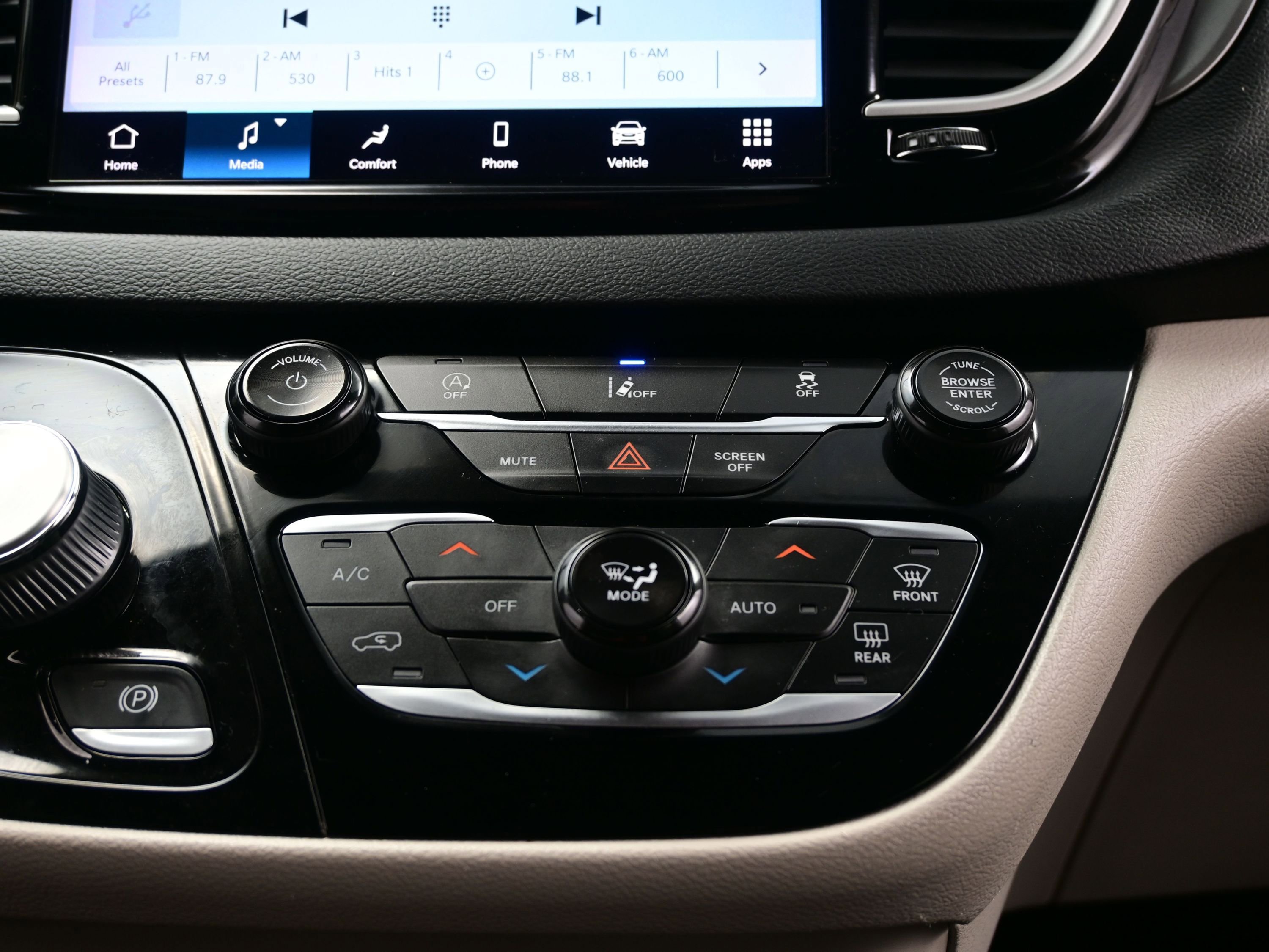 Used 2022 Chrysler Pacifica Touring-L image 21