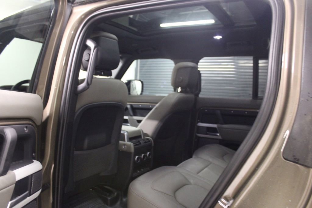 Used 2024 Land Rover Defender 110 SE AWD/4WD image 29