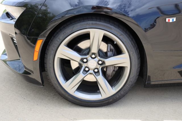 Used 2017 Chevrolet Camaro SS RWD image 9