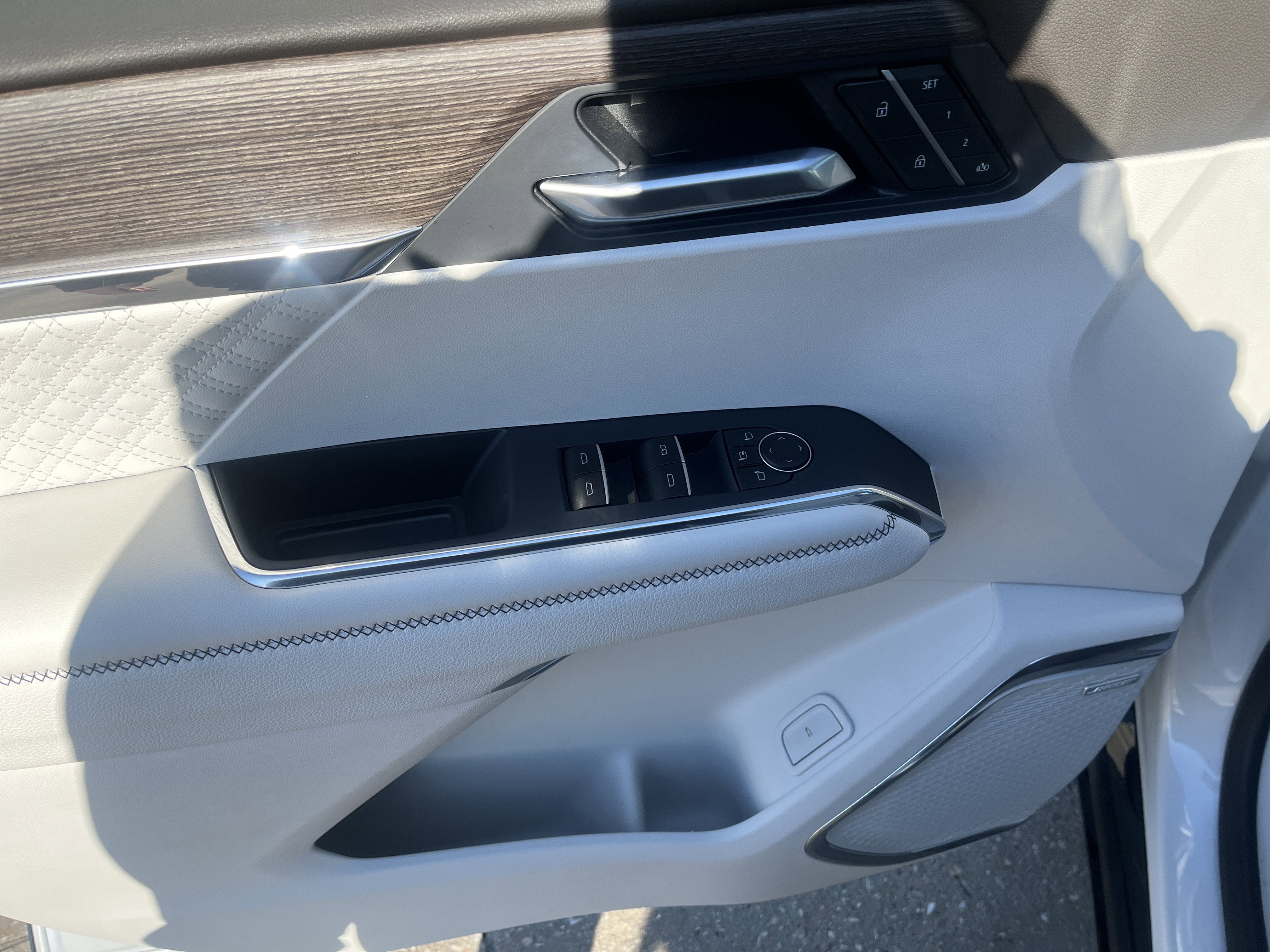 Used 2025 GMC Acadia Denali image 12