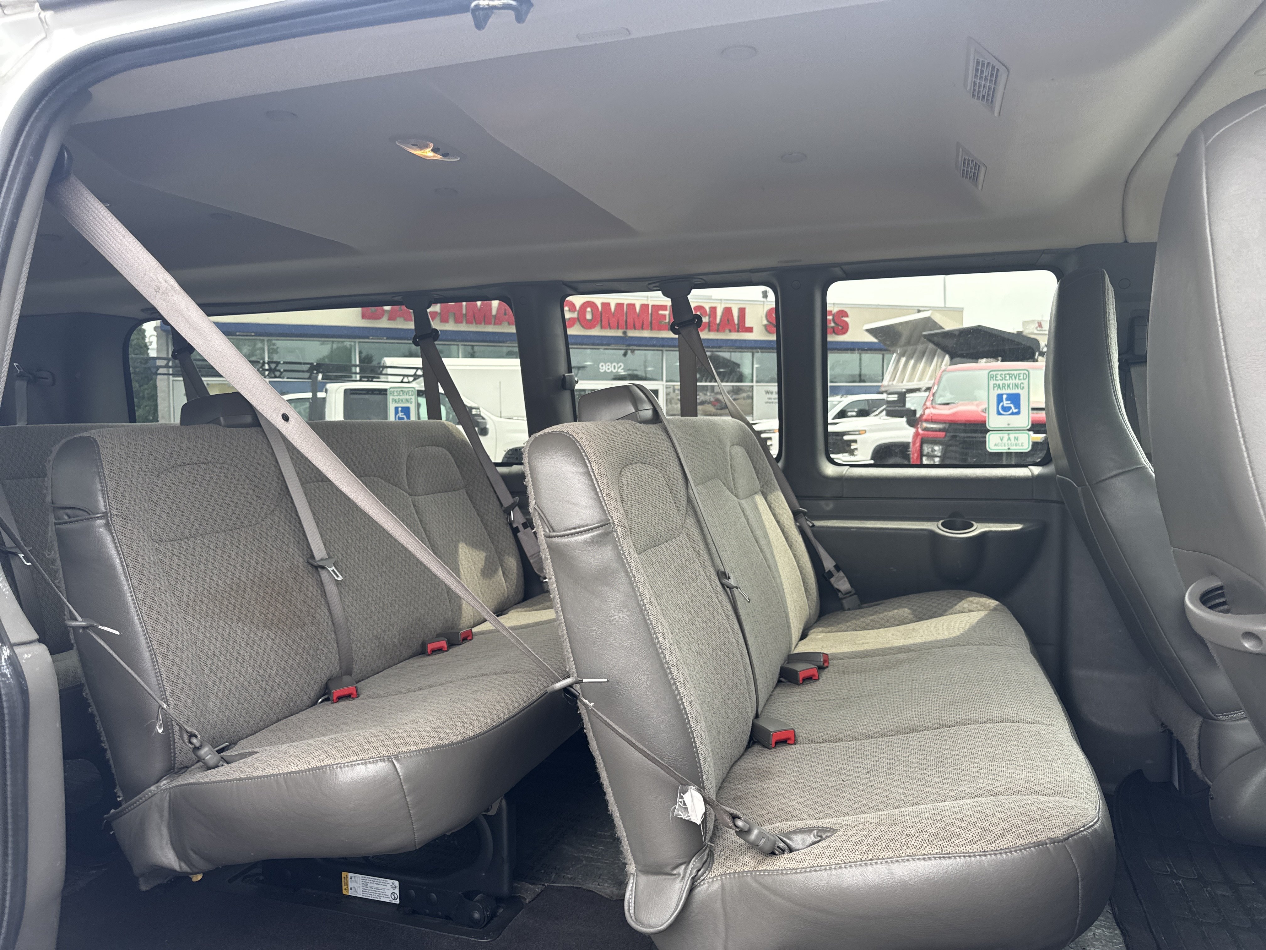 Used 2025 Chevrolet Express 3500 LT w/ LT Preferred Equipment Group RWD image 3
