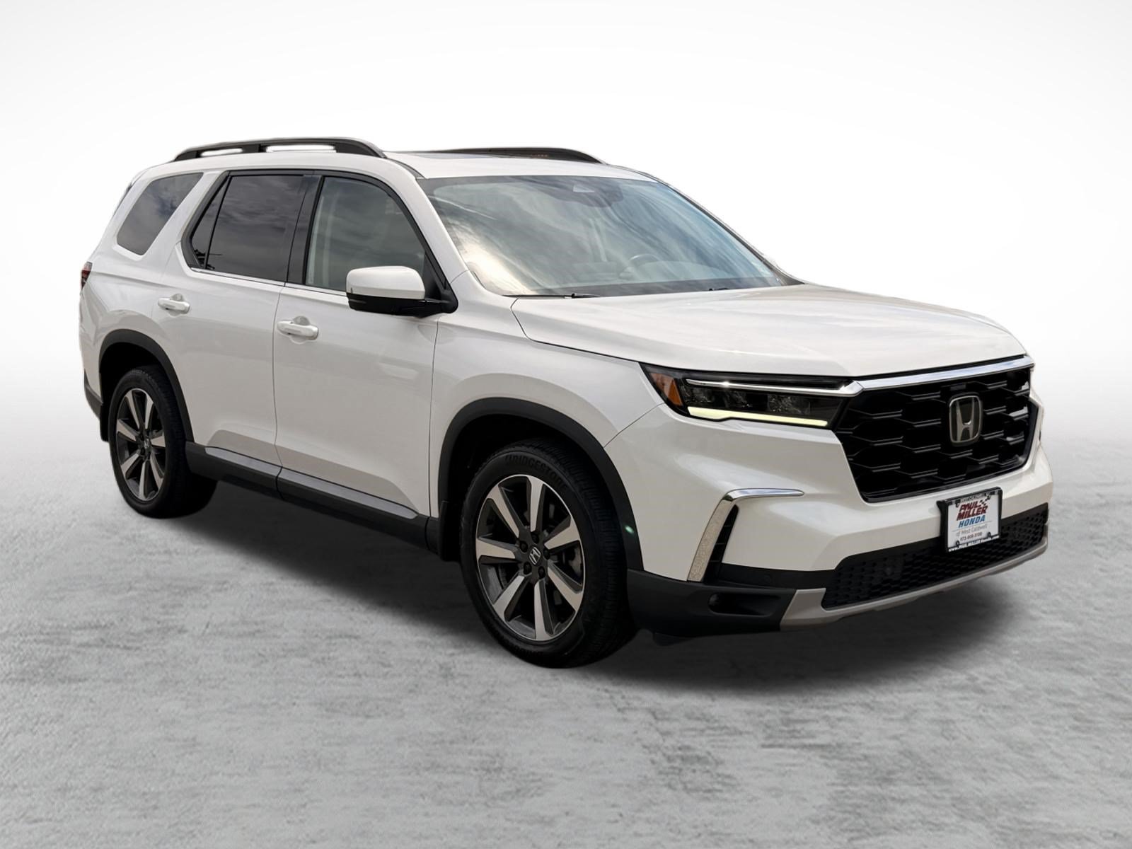 Certified 2023 Honda Pilot Touring image 3