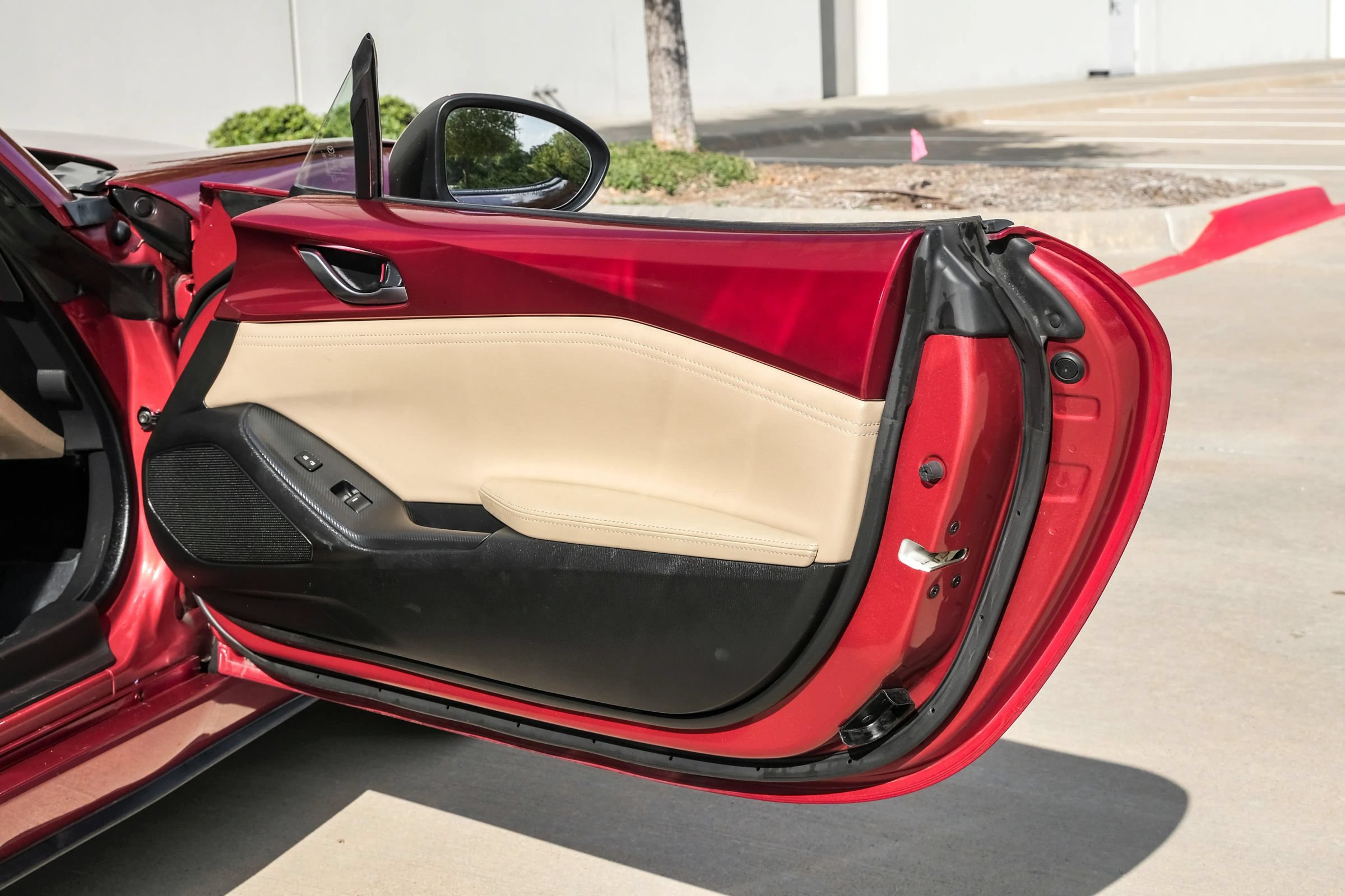 Used 2018 MAZDA MX-5 Miata RF Grand Touring RWD image 37