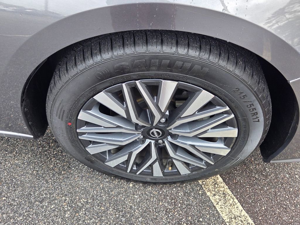 Used 2024 Nissan Altima 2.5 SV image 16