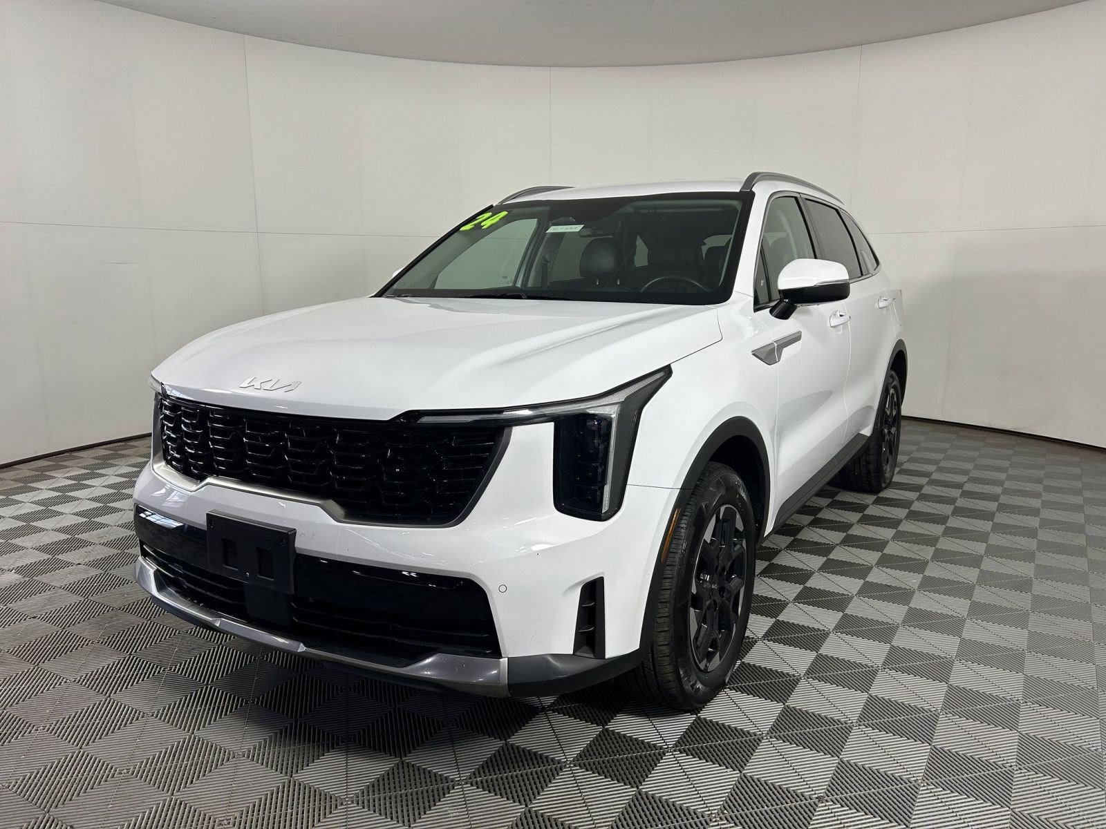 Used 2024 Kia Sorento S image 3