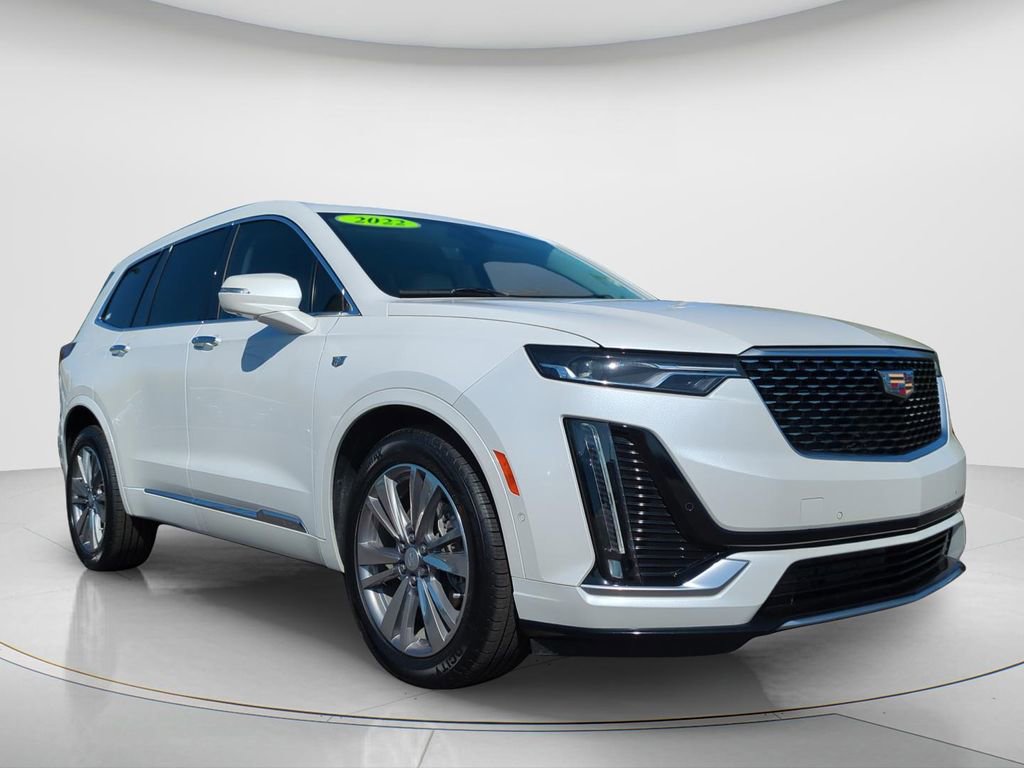 Used 2022 Cadillac XT6 Premium Luxury w/ Technology Package FWD image 3
