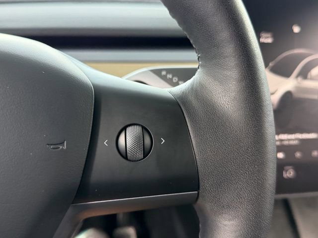 Used 2022 Tesla Model Y Performance AWD/4WD image 17