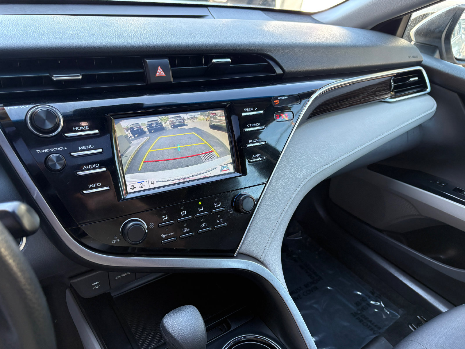 Used 2018 Toyota Camry LE w/ Moonroof Package FWD image 25