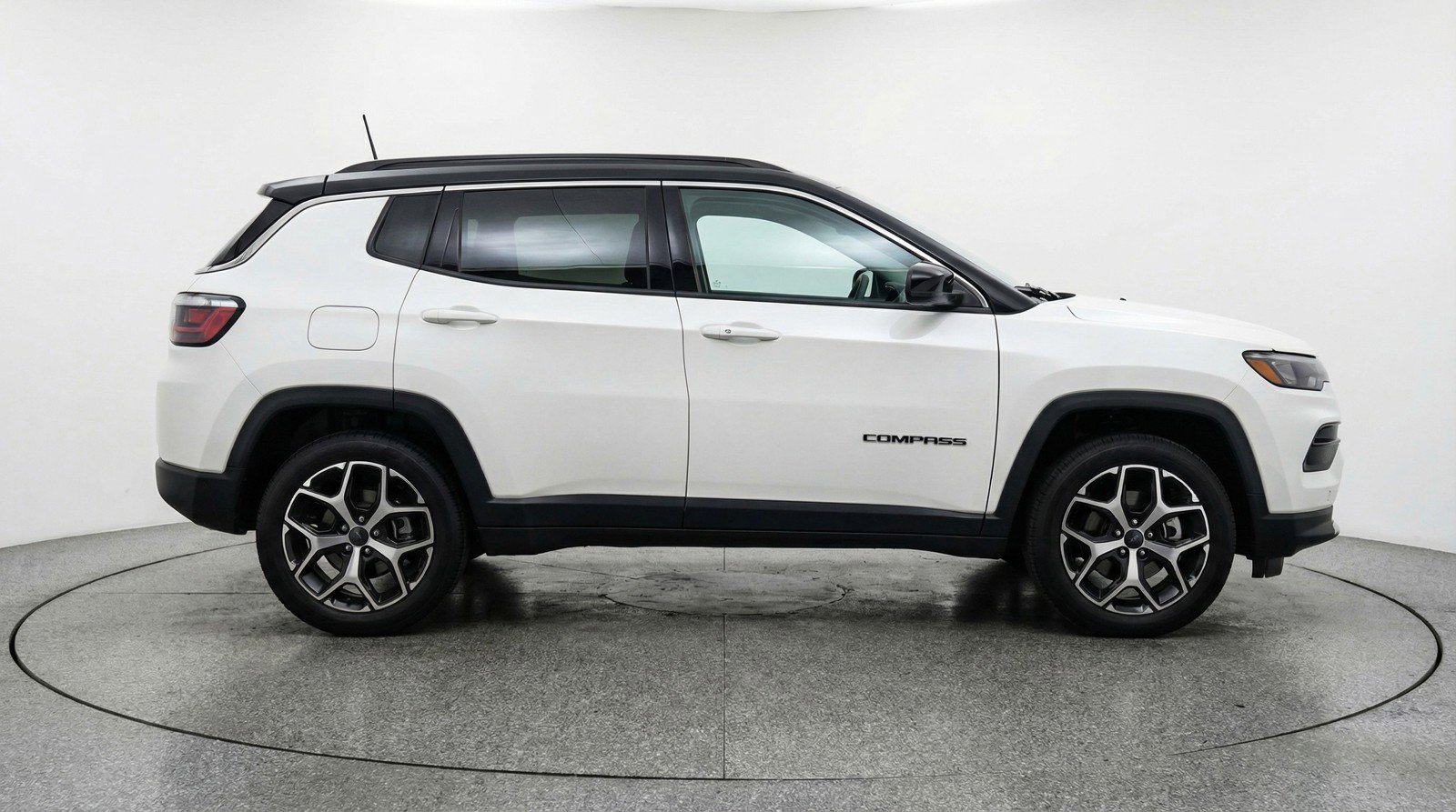 Used 2025 Jeep Compass Limited AWD/4WD image 11