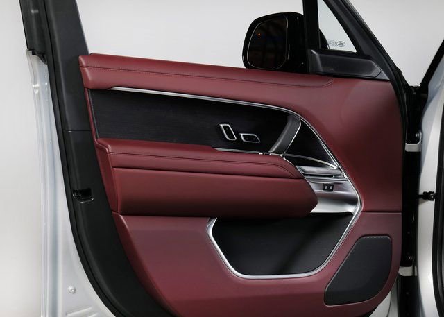 New 2025 Land Rover Range Rover SE image 20