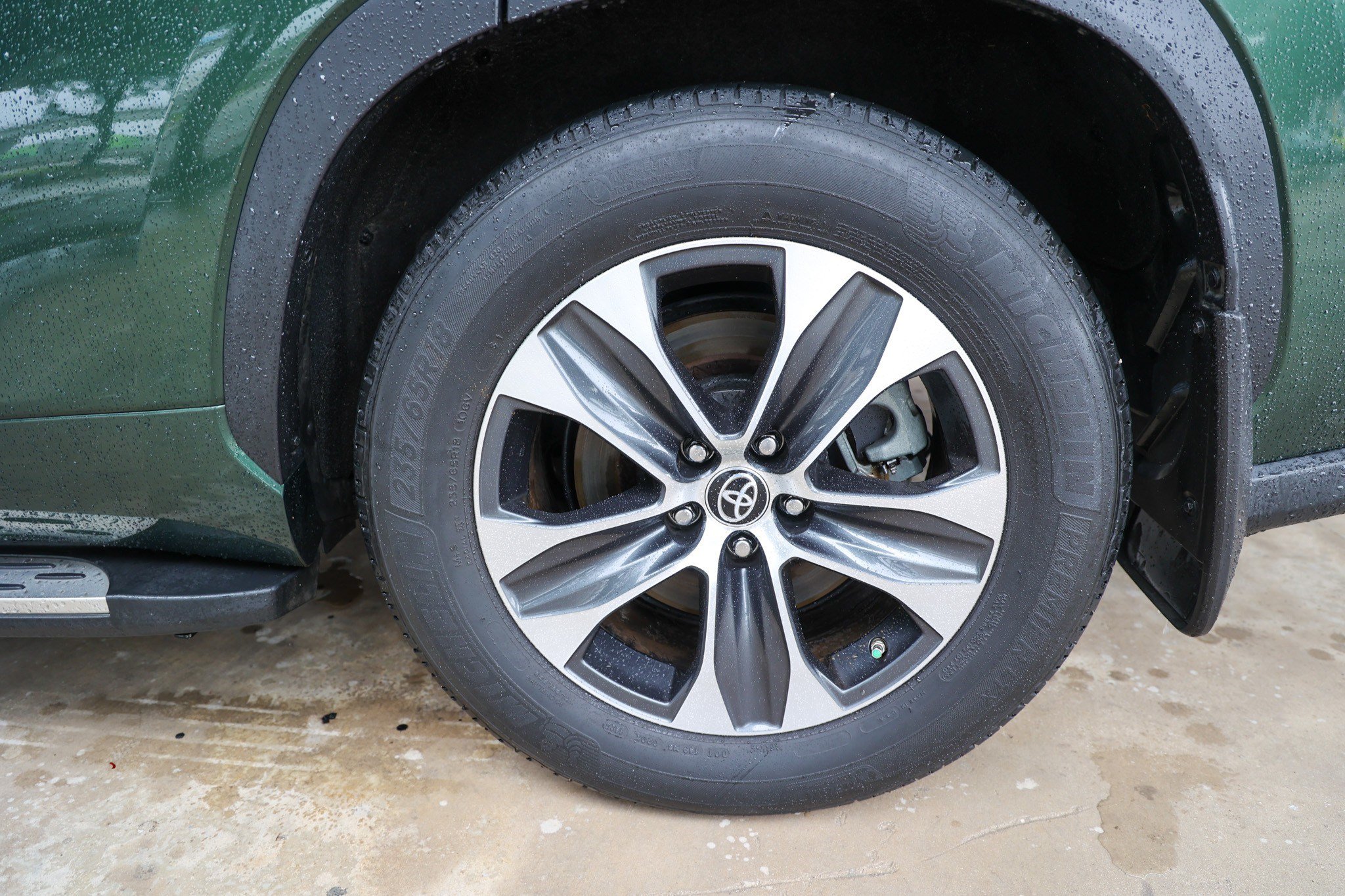 Used 2023 Toyota Highlander XLE FWD image 14