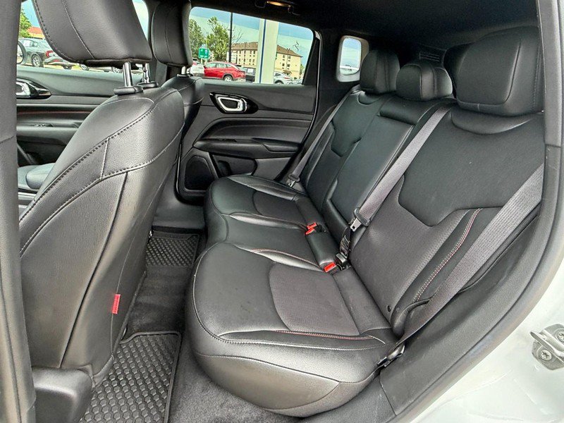 Used 2025 Jeep Compass Trailhawk AWD/4WD image 16
