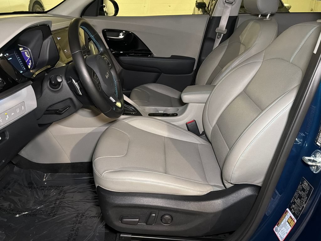 Certified 2022 Kia Niro Touring Special Edition FWD image 20