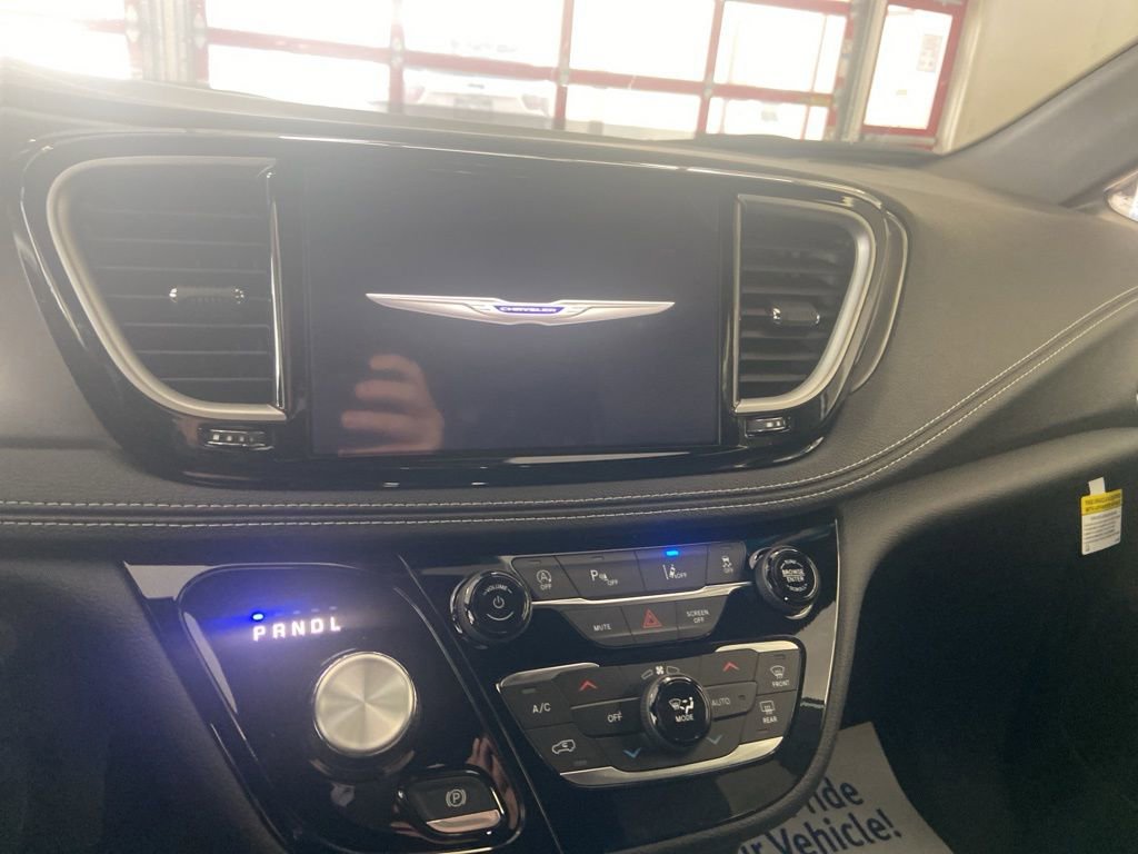 New 2026 Chrysler Pacifica Select FWD image 41