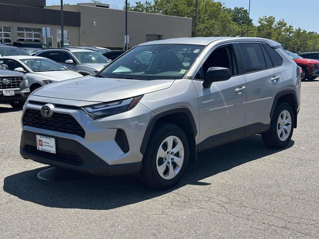 Used 2023 Toyota RAV4 LE AWD/4WD image 4