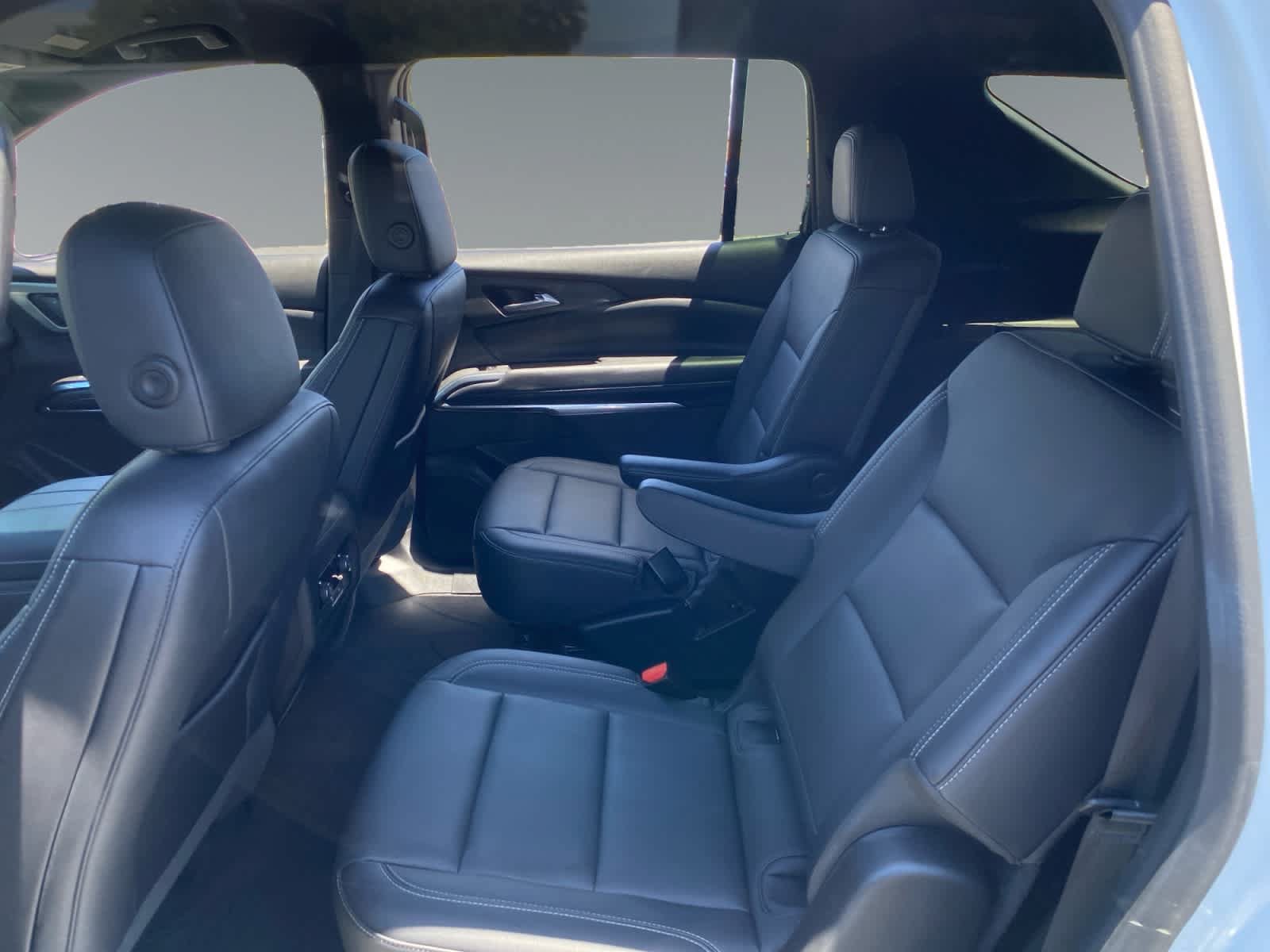 Used 2025 Chevrolet Traverse LT FWD image 13