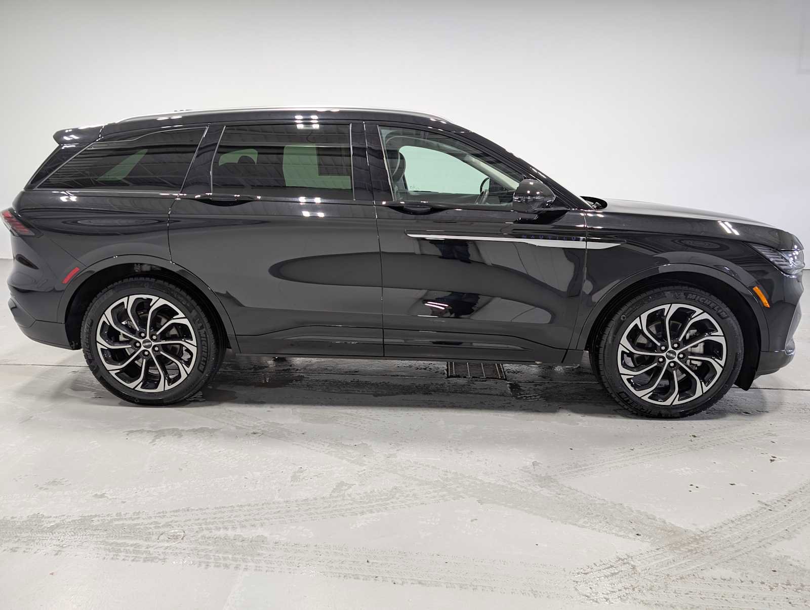 Certified 2025 Lincoln Nautilus Reserve image 7