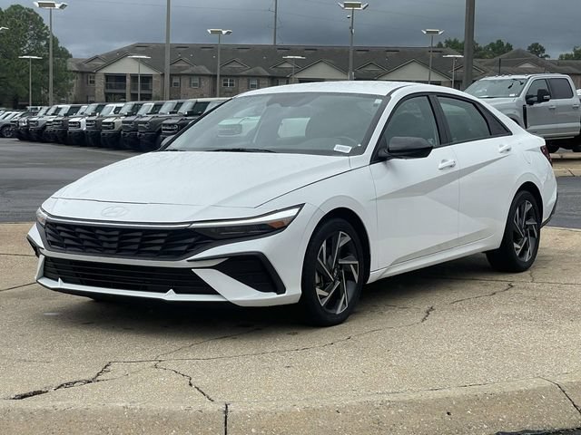 Used 2025 Hyundai Elantra Sport FWD image 4