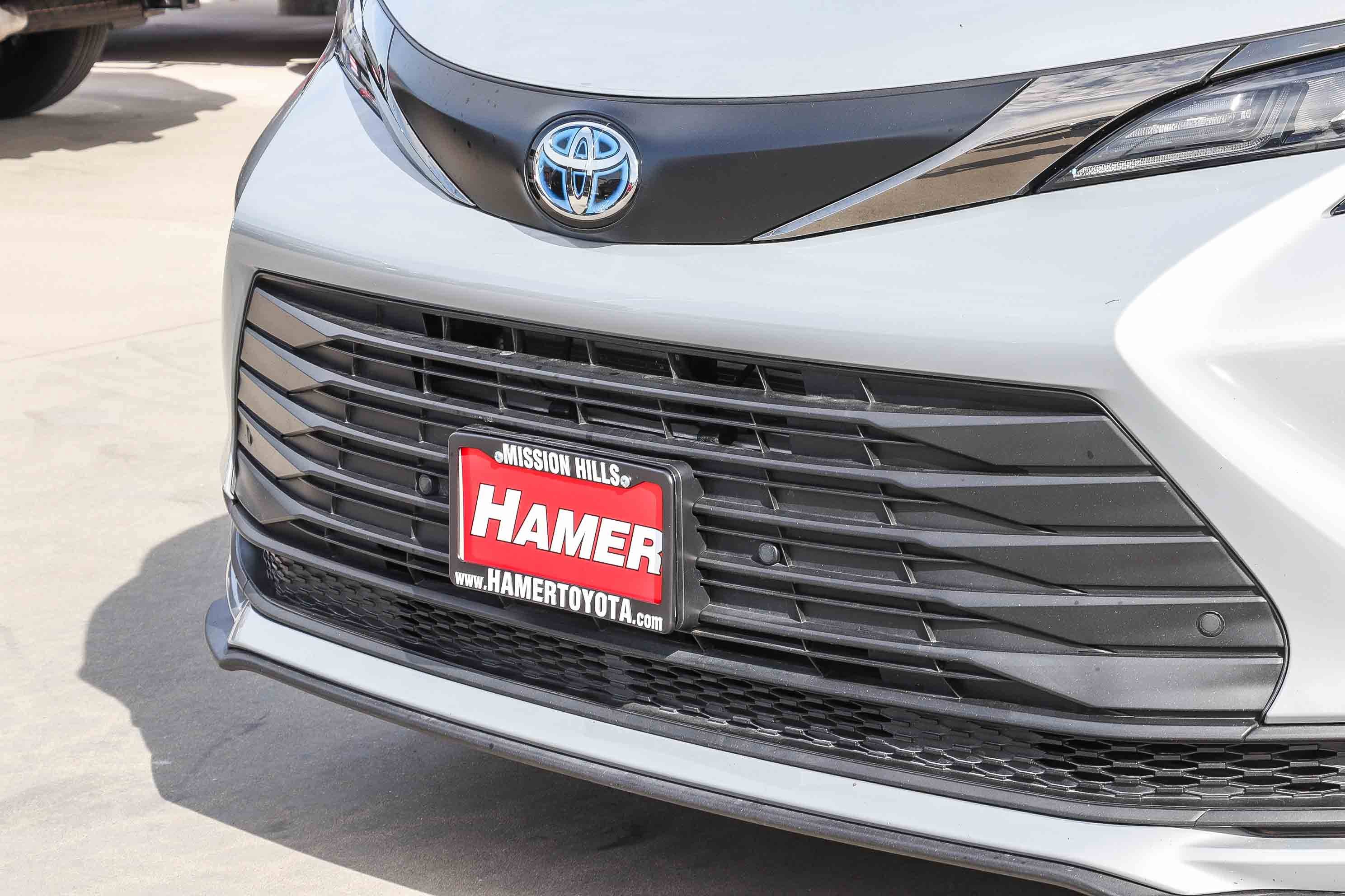 Certified 2024 Toyota Sienna XLE Woodland Edition AWD/4WD image 11